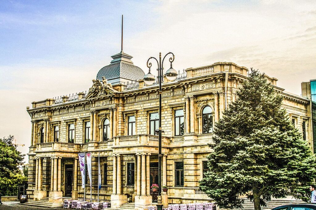National_Art_Museum_of_Azerbaijan_(de_Burs_House)_edited